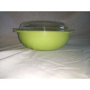 Pyrex 023 lime green 2 quart bowl